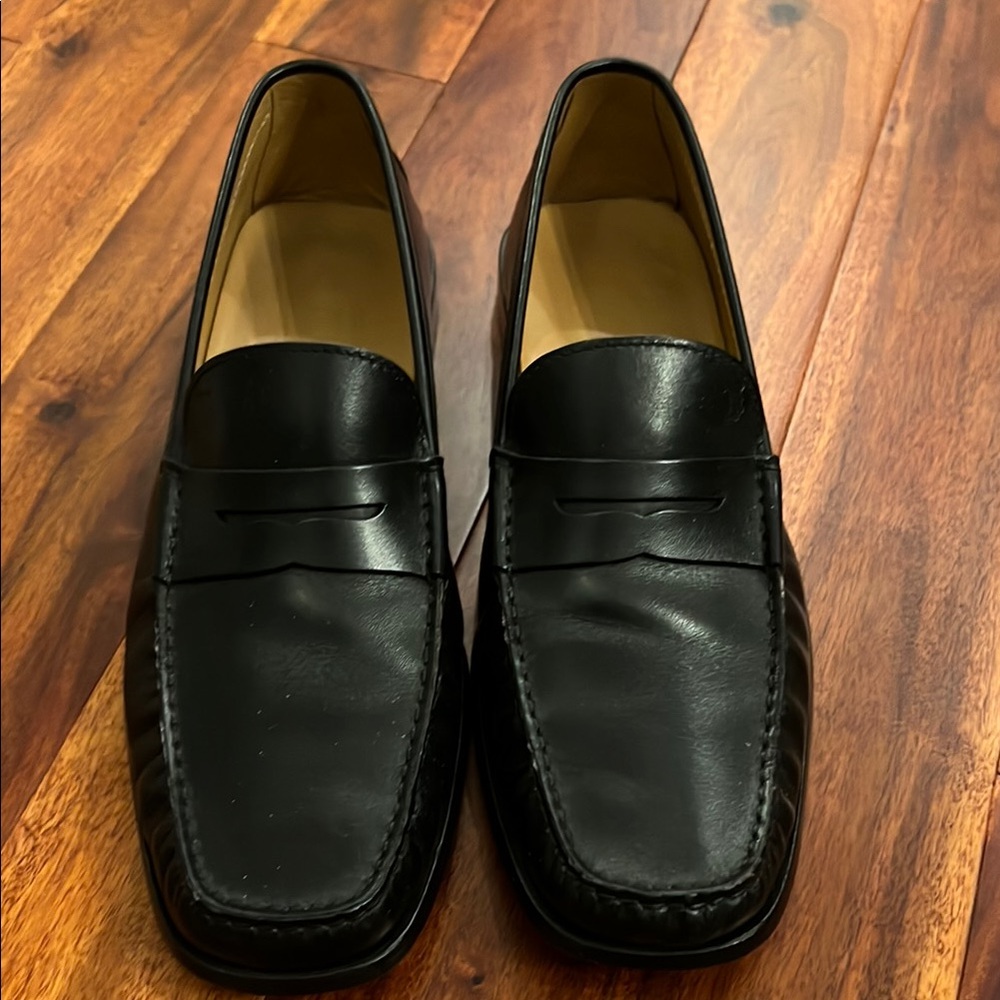 Tod’s size 10 Men's Black Leather Loafers